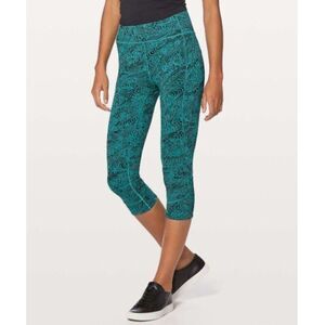 Lululemon In Movement Crop *Everlux 19" Kitakami Spirit Green Black Size‎ 8